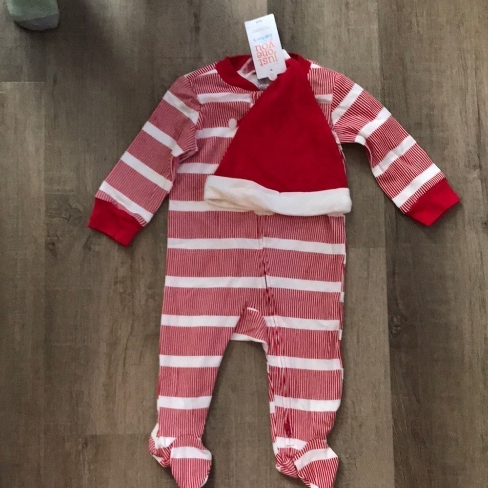 New with tags Baby Christmas Santa hat & sleeper footies size 6 month